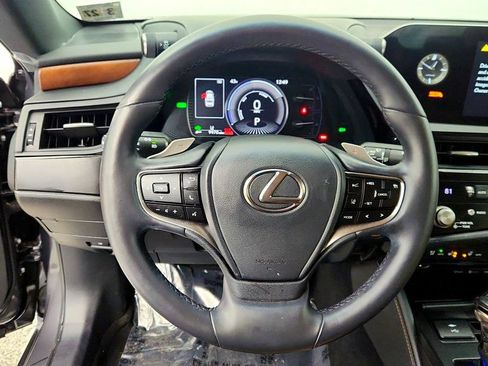 Used 2022 Lexus ES 300h w/ Premium Package image 14