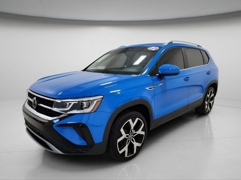 Used 2022 Volkswagen Taos SEL w/ Panoramic Sunroof Package image 11