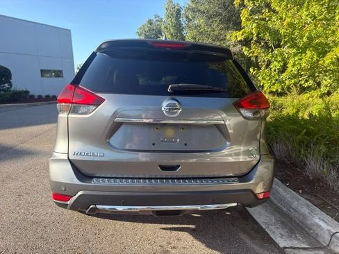 Used 2019 Nissan Rogue SV w/ Premium Package FWD image 3