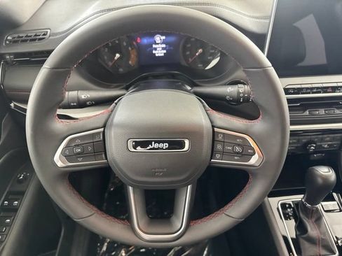 Used 2025 Jeep Compass Trailhawk AWD/4WD image 29