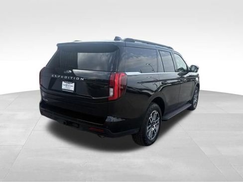 Used 2025 Ford Expedition Active AWD/4WD image 2