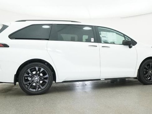 New 2026 Toyota Sienna XSE FWD image 26