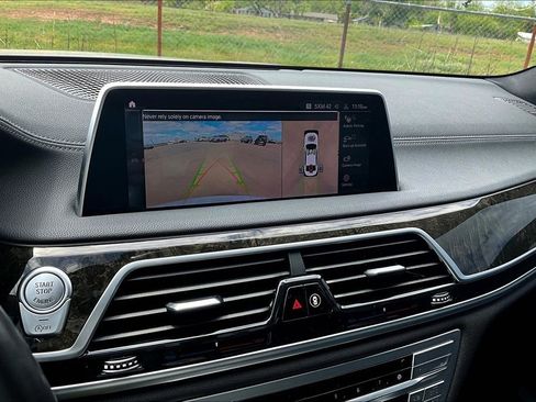 Used 2022 BMW 740i w/ M Sport Package image 29