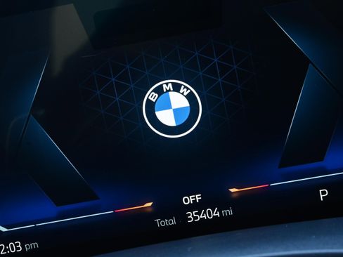 Certified 2025 BMW X7 xDrive40i w/ Executive Package image 38