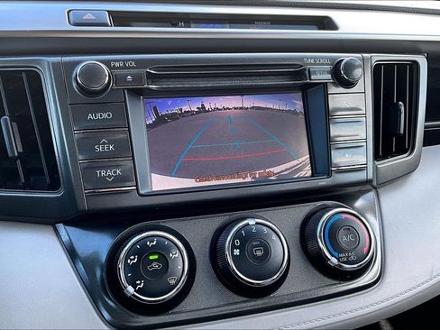 Used 2013 Toyota RAV4 LE AWD/4WD image 19