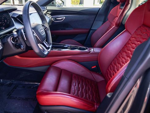 Used 2024 Audi e-tron GT Premium Plus image 19