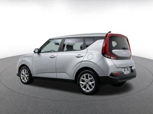 Used 2025 Kia Soul LX w/ LX Technology Package FWD image 7