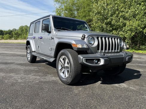 Used 2020 Jeep Wrangler Unlimited Sahara AWD/4WD image 3