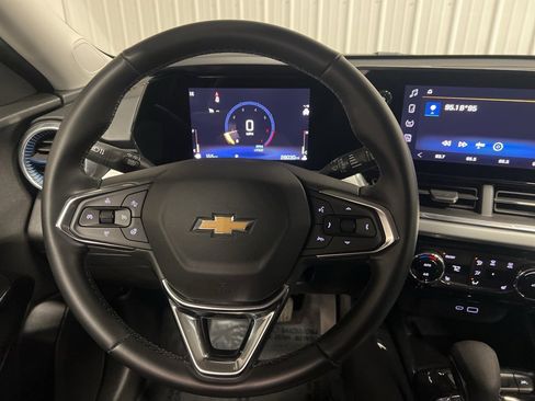 Certified 2024 Chevrolet Trax LT w/ Driver Confidence Package image 12