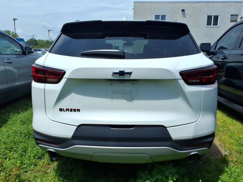 Used 2023 Chevrolet Blazer LT w/ Convenience Package FWD image 3