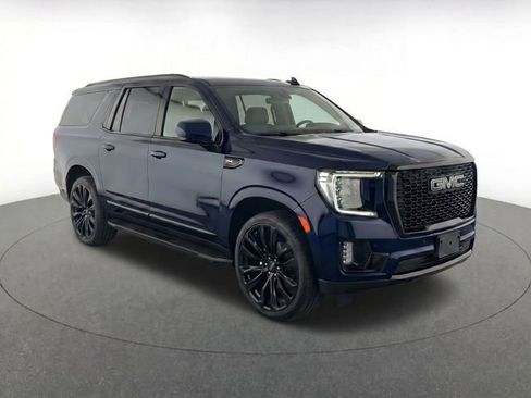Used 2023 GMC Yukon XL SLE AWD/4WD image 16