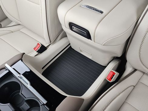 New 2026 GMC Yukon Denali w/ Denali Reserve Package AWD/4WD image 39