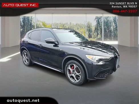 Used 2023 Alfa Romeo Stelvio Ti AWD/4WD image 3