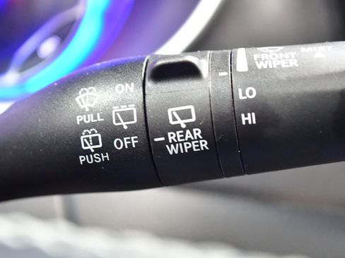 Used 2024 Chrysler Pacifica Touring-L FWD image 23