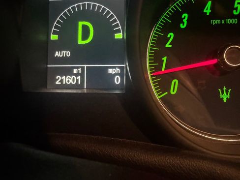 Used 2015 Maserati GranTurismo Sport image 23