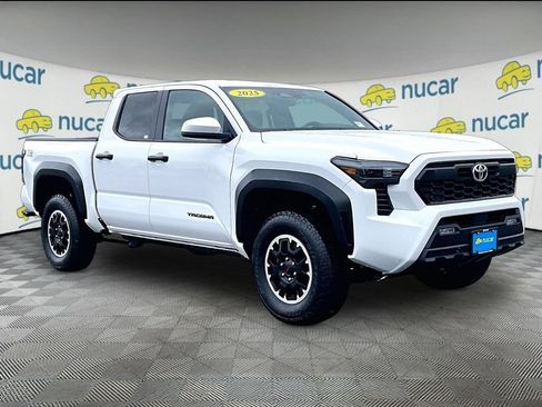 Used 2025 Toyota Tacoma TRD Off-Road AWD/4WD image 1