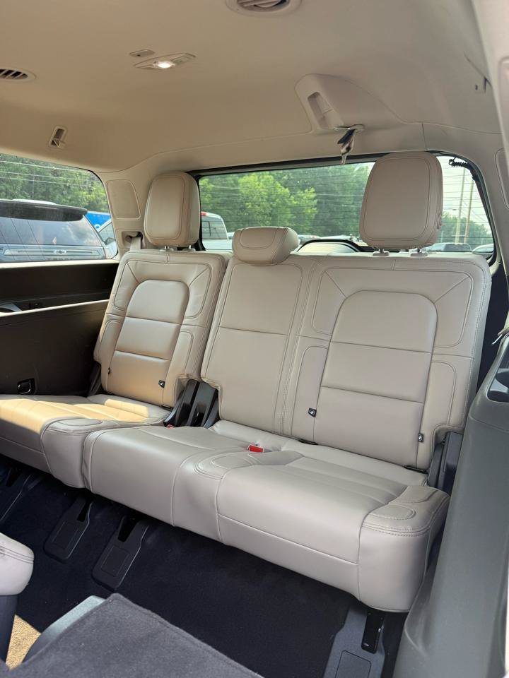 Used 2022 Lincoln Navigator Reserve AWD/4WD image 14