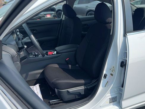 New 2025 Nissan Sentra S image 9