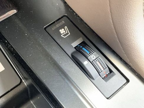 Used 2023 Lexus GX 460 Premium w/ Premium Package image 28