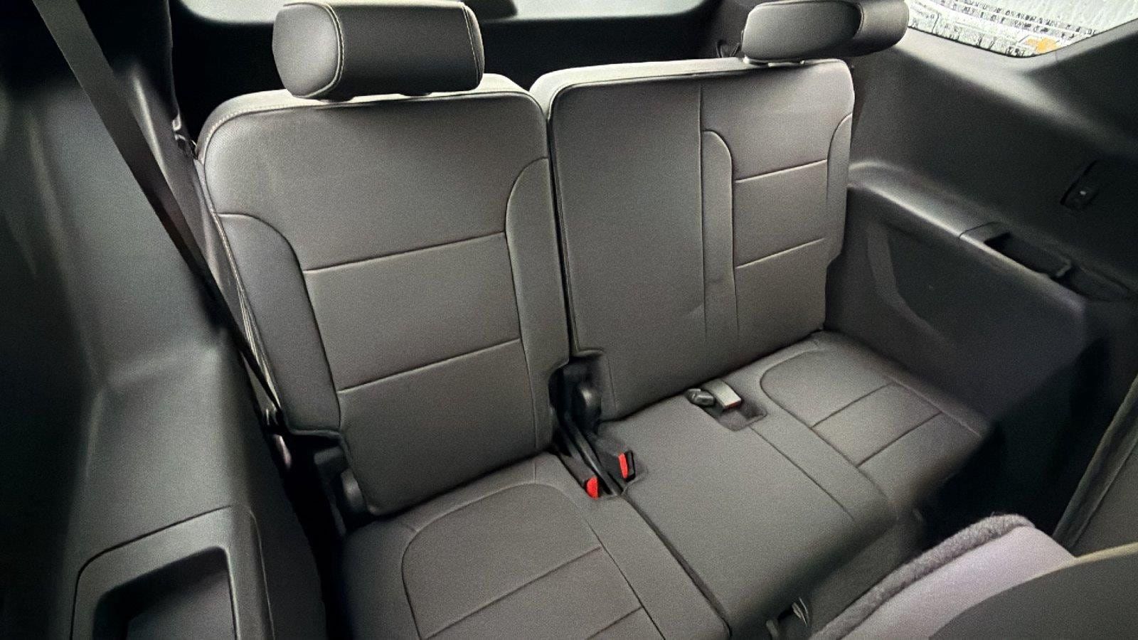 Used 2023 Chevrolet Traverse Premier FWD image 23