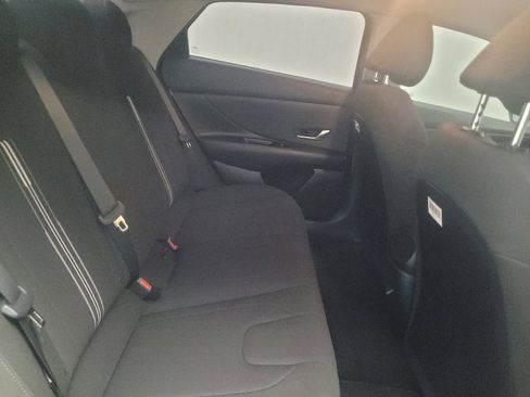 Used 2024 Hyundai Elantra SEL FWD image 19