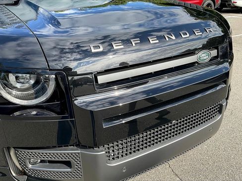 Used 2025 Land Rover Defender 110 V8 image 29