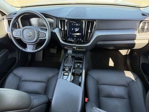 Used 2020 Volvo XC60 T6 Momentum AWD/4WD image 17