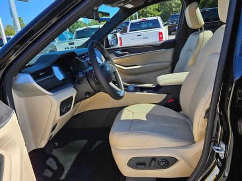 New 2025 Jeep Grand Cherokee Limited w/ Luxury Tech Group II image 7