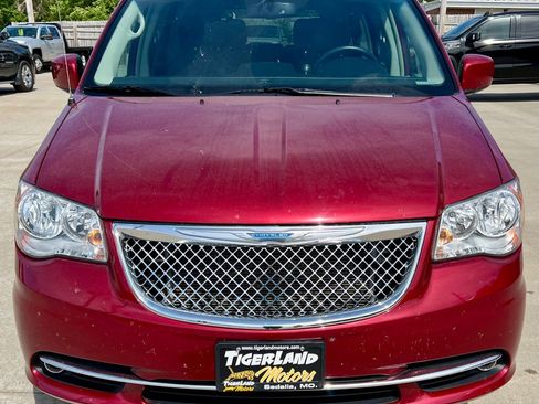 Used 2015 Chrysler Town & Country Touring w/ Mopar Premium Addition Group image 2