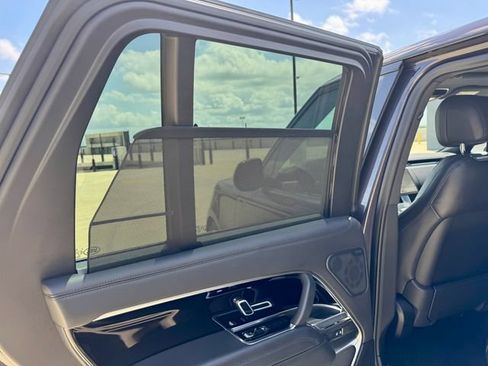 New 2025 Land Rover Range Rover SE AWD/4WD image 13