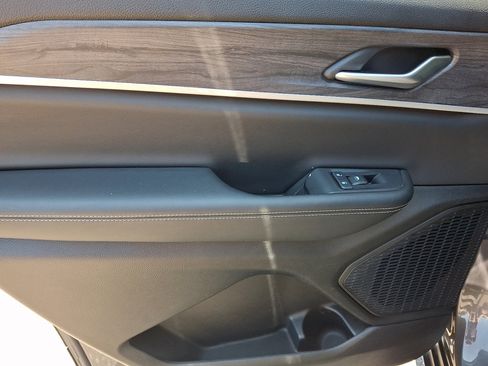 Used 2023 Jeep Grand Cherokee L Limited w/ MOPAR Finishing Package AWD/4WD image 19