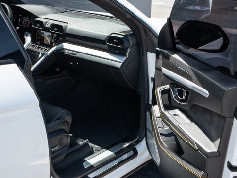 Used 2020 Lamborghini Urus image 28