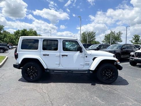Used 2022 Jeep Wrangler Unlimited Sahara w/ Cold Weather Group AWD/4WD image 12