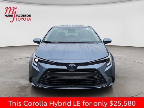 Used 2025 Toyota Corolla LE FWD image 3