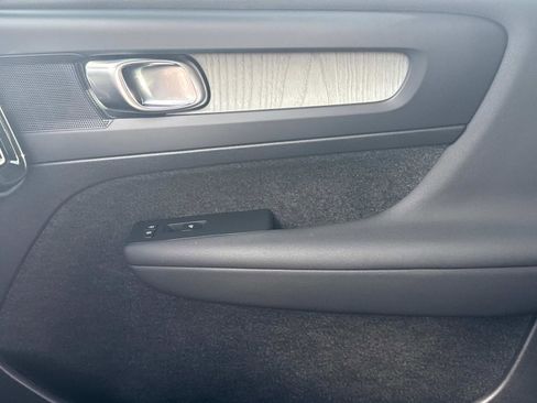 Certified 2024 Volvo XC40 B5 Plus w/ Climate Package image 21