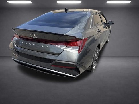 Used 2025 Hyundai Elantra Sport FWD image 19