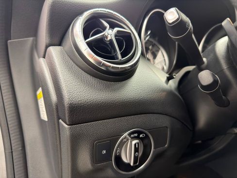 Used 2014 Mercedes-Benz CLA 250 image 16