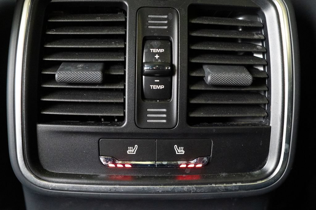 Certified 2025 Porsche Macan AWD/4WD image 36