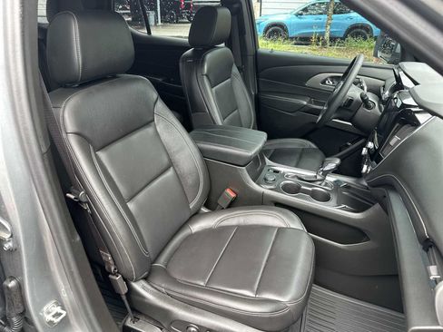 Certified 2023 Chevrolet Traverse LT FWD image 19