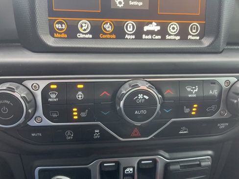 Used 2023 Jeep Gladiator Willys image 23