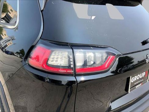 Certified 2020 Jeep Cherokee Limited w/ Technology Group FWD image 25