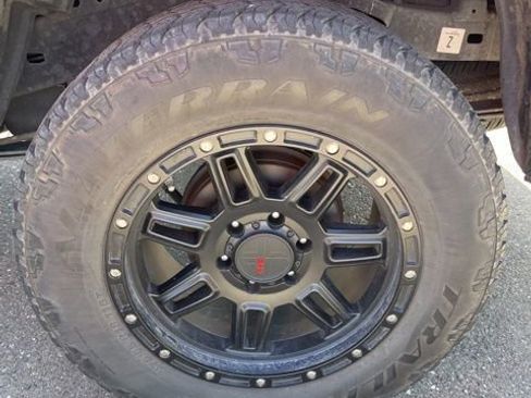 Used 2022 Toyota Tacoma SR w/ SR Convenience Package RWD image 9
