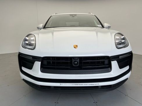 Certified 2025 Porsche Macan image 25