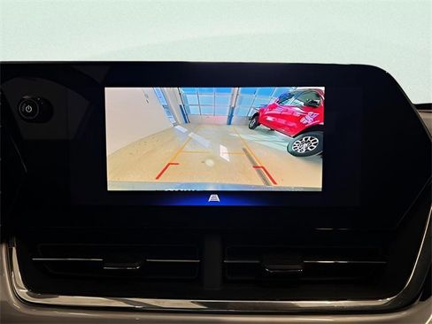 Used 2025 Chevrolet Trax LT w/ LT Convenience Package image 24