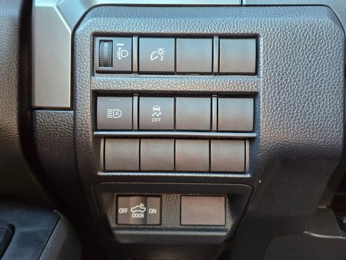 Used 2025 Toyota Tacoma TRD Off-Road image 35