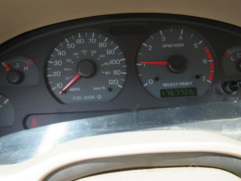 Used 2002 Ford Mustang Premium RWD image 16