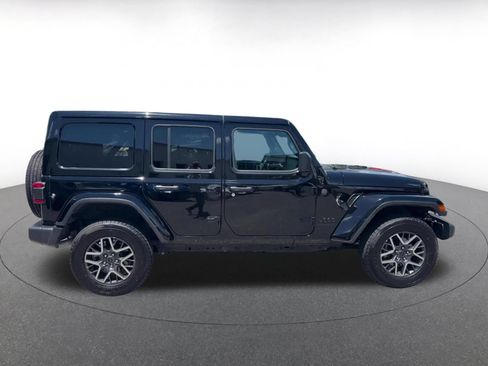 Used 2025 Jeep Wrangler Unlimited Sahara AWD/4WD image 13