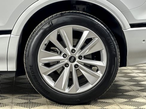 Used 2025 Audi Q6 e-tron Premium w/ Convenience Package image 25