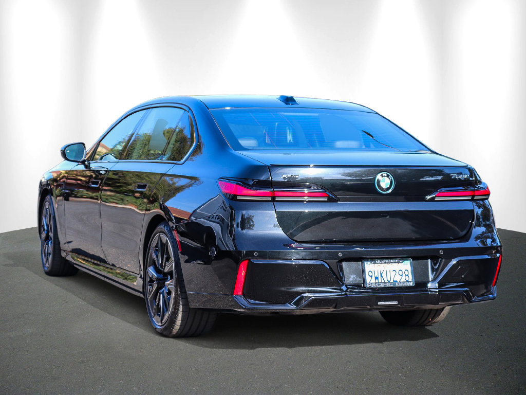 Used 2026 BMW 750e xDrive w/ Premium Package AWD/4WD image 4