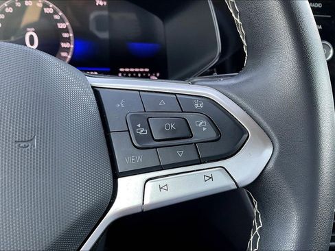 Used 2024 Volkswagen Taos SE image 21